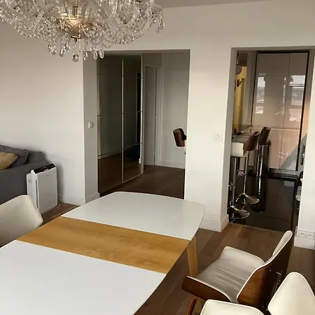 A La Defense Apartment Puteaux